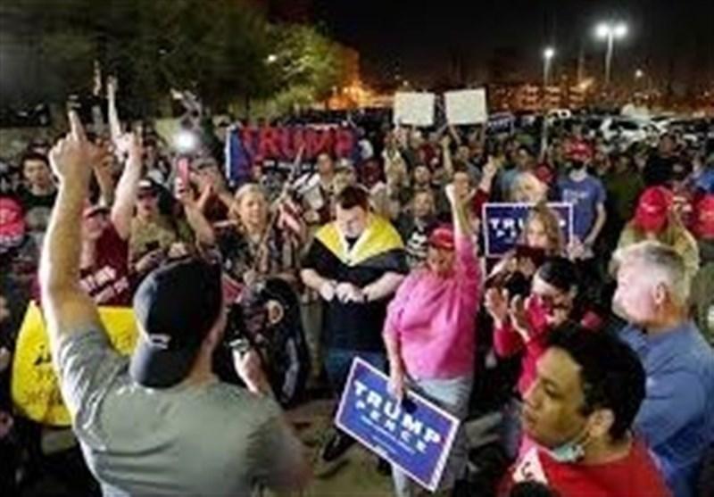 تجمع هواداران ترامپ در اطراف مرکز رای گیری آریزونا