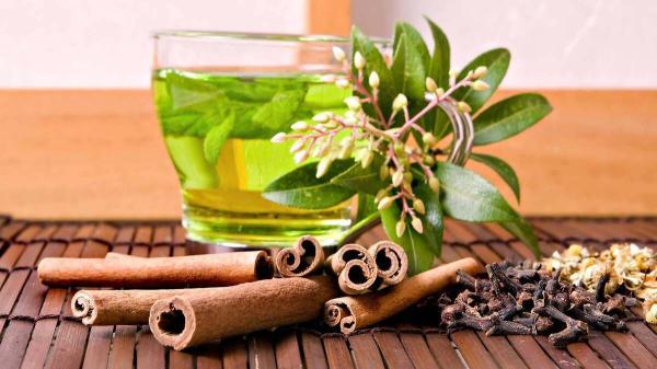 دمنوش چای سبز با زنجبیل، پونه و آویشن برای کاهش اثر سوء آلودگی هوا