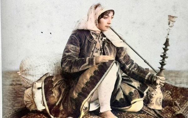 چهرۀ متفاوت زنان عصر قاجار در عکس های رنگی